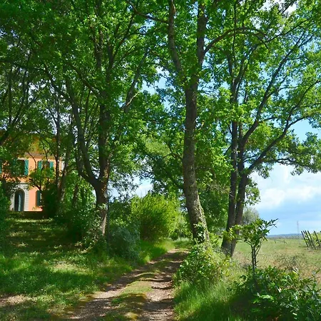 Дом отдыха Lovely In With Hill View *