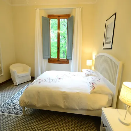 Lovely In With Hill View *
